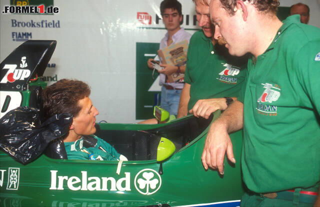Foto zur News: Formel-1-Live-Ticker: Ein Bulle im Garten von Mark Webber