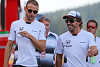 Foto zur News: Jenson Button scherzt: Weiß, wie Alonso die Medien liebt!