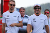 Foto zur News: Button scherzt mit Alonso am Funk: &quot;Ich pisse in dein Auto!&quot;