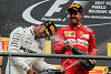 Foto zur News: Lewis Hamilton: Vettels Schwächen zu sehen ist &quot;großartig&quot;