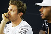 Foto zur News: Rosbergs Handschuhtrick: &quot;Vergessen&quot; es Hamilton  zu sagen