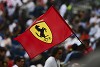 Foto zur News: Stiller Protest: Ferrari hisst in Maranello Fahne für
