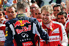 Foto zur News: Daniil Kwjat #AND# Sebastian Vettel: Entschuldigung am
