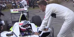 Foto zur News: Formel-1-Live-Ticker: Jenson Button trifft auf sein WM-Auto
