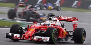 Foto zur News: Ferrari schwer geschlagen: Vettel kritisiert &quot;unnötige&quot;