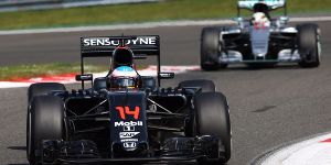 Foto zur News: &quot;Unvorstellbar&quot;: Alonso und McLaren feiern Platz sieben in
