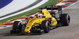 Foto zur News: Platz zehn: Renault freut sich über ersten Punkt seit Mai
