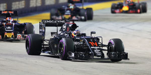 Foto zur News: Honda-Update nur am Freitag: Strafversetzung für Alonso