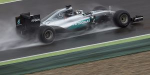 Foto zur News: Munition für Pirelli: Mercedes-Test in Spanien fällt ins