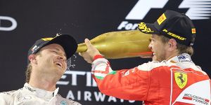 Foto zur News: Sebastian Vettel schließt Rosberg-Nachfolge aus