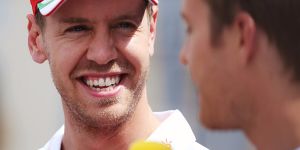Foto zur News: Formel-1-Auktion: Sebastian Vettel spendet komplettes
