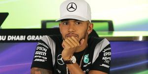 Foto zur News: Hamilton über neuen Mercedes W08: &quot;Sieht aus wie ein Boot&quot;