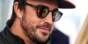 Foto zur News: Alonso selbstironisch: McLaren-Renndistanz ist &quot;erstaunlich&quot;