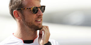 Foto zur News: Jenson Button am Pool: Monaco-Start &quot;knifflige Entscheidung&quot;