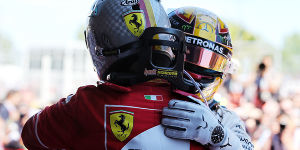 Foto zur News: Hamilton versus Vettel: Trotz Kollision kein böses Blut