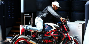 Foto zur News: &quot;Zu alt&quot;: Lewis Hamilton schließt MotoGP-Karriere aus