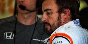 Foto zur News: Hat Fernando Alonso seinen Motorschaden vorgetäuscht?