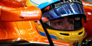 Foto zur News: Damon Hill vermutet: Alonso Schlüssel zur Motorenrochade