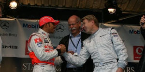 Foto zur News: &quot;Wahnsinn&quot;: Mika Häkkinen zieht den Hut vor Lewis Hamilton