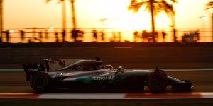 Foto zur News: Formel 1 Abu Dhabi 2017: Lewis Hamilton gibt den Ton an