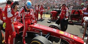 Foto zur News: Die Alarmglocken schrillen: Bei Ferrari ist Feuer unterm