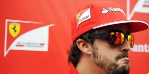Foto zur News: Alonso bekennt sich nicht zu Ferrari: &quot;Habe mehrere
