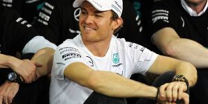 Foto zur News: Stewart: &quot;Rosberg hat sich wie ein Gentleman verhalten&quot;