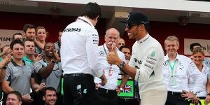 Foto zur News: Lewis Hamilton: Warum der Vertrag auf sich warten lässt