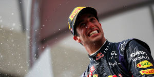 Foto zur News: Daniel Ricciardo feiert milde: Flugstorno für &quot;ein paar