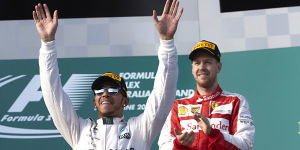 Foto zur News: Ecclestone: Hamilton ein besserer Weltmeister als Vettel