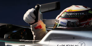 Foto zur News: Lewis Hamilton und der &quot;heiße Stuhl&quot;: Mercedes-Sitzheizung