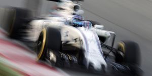 Foto zur News: Selbst auf Ultrasoft hinten: Bottas sieht Mercedes klar