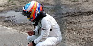 Foto zur News: Fernando Alonso verletzt: Keine Starterlaubnis für Bahrain!