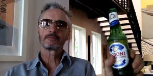 Foto zur News: Drink mit Eddie Irvine: Wie er Jaguar Millionen abgezockt