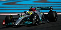 Foto zur News: Mercedes-Duo fährt seine ersten Testkilometer des Jahres für Pirelli
