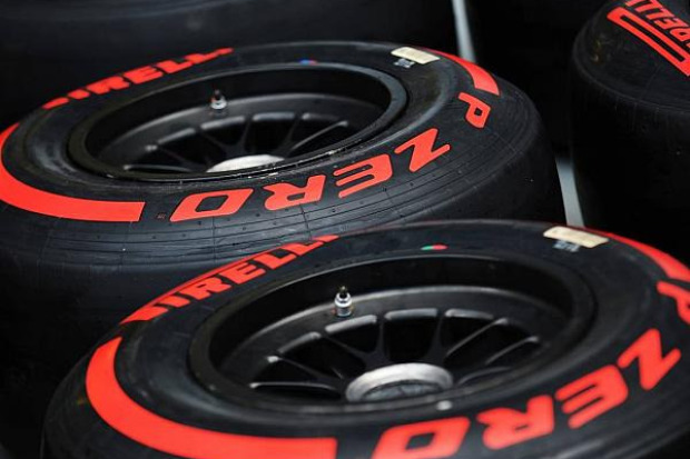 Foto zur News: Pirellis Hembery lobt Tests mit aktuellen Autos