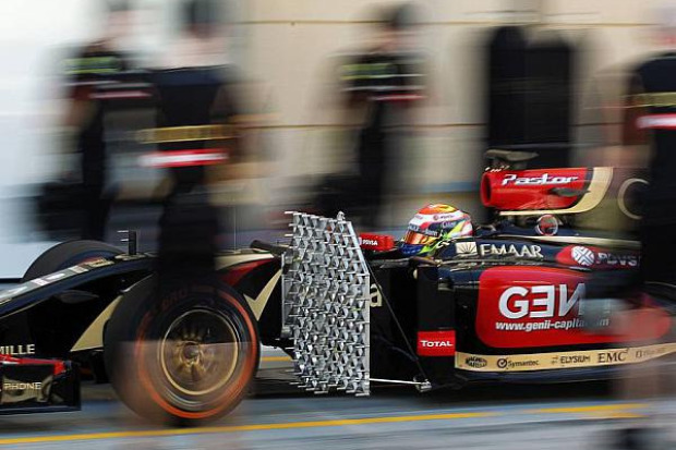 Foto zur News: Hamilton dominiert dritten Testtag in Bahrain
