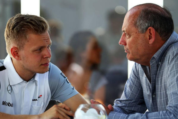 Kevin Magnussen, Ron Dennis Kevin Magnussen, Ron Dennis
