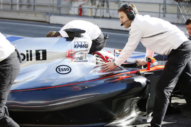Foto zur News: Formel-1-Tests 2015 Barcelona: Lewis Hamilton dreht auf