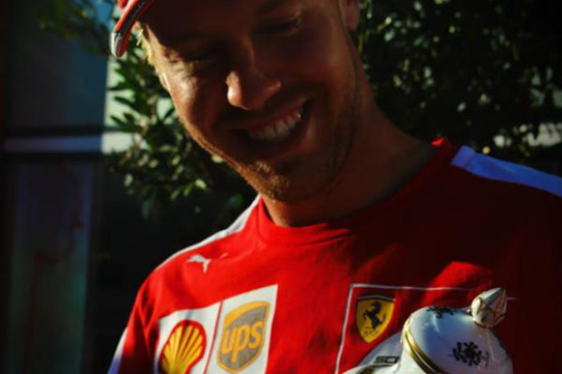 Foto zur News: Nach Pokal-Frust: Vettel bekommt Porzellan nachgeliefert