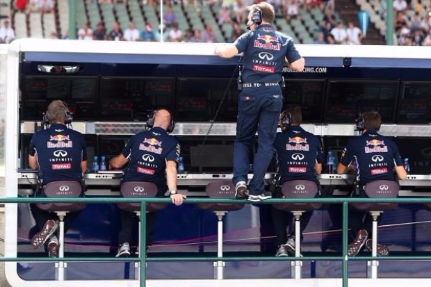 Foto zur News: Frag Gary Anderson: Mercedes sollte Red Bull Motoren geben