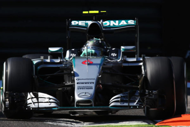 Foto zur News: Hamilton makellos, Rosberg mit altem Motor hinter Ferrari