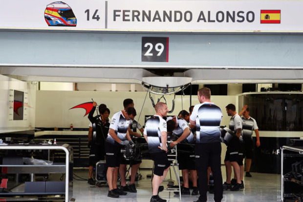 Foto zur News: Pneumothorax: Warum Fernando Alonso nicht fahren kann