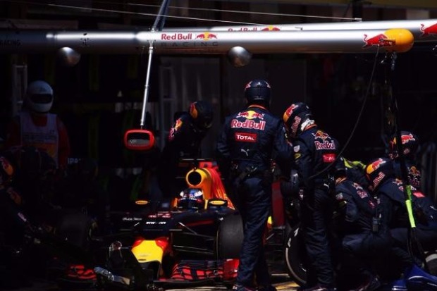 Foto zur News: Pole mit Reifenkniff: Trickst sich Red Bull selbst aus?