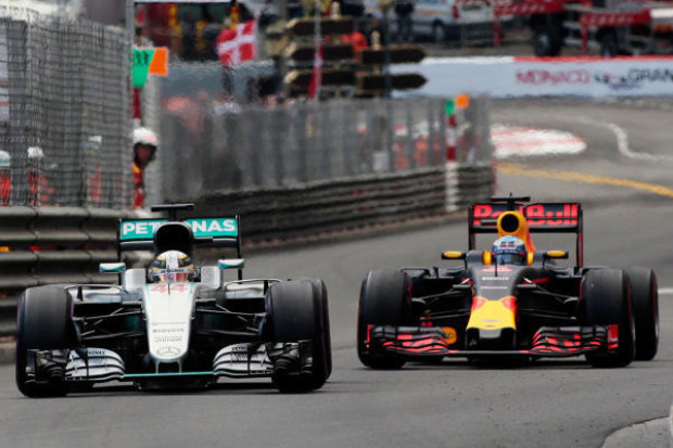 Foto zur News: Lob von Lewis Hamilton: "Ricciardo einer der besten Fahrer"