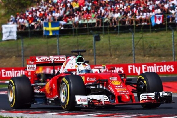 Foto zur News: Ricciardo gegen Vettel: Das Duell um Platz drei