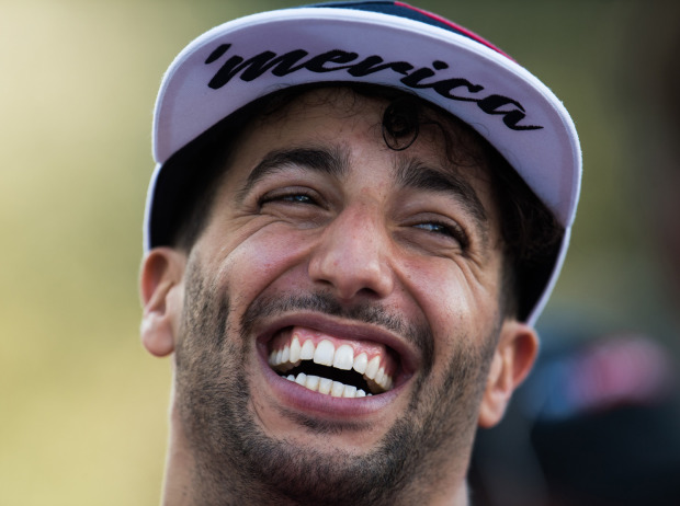 Foto zur News: Red Bull: Ricciardo unwissend, Verstappen mit Fehlern