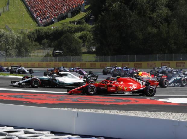 Foto zur News: Ferrari ohne Stallorder im Glück, Vettel serviert Hamilton ab
