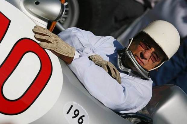 Foto zur News: Rennfahrerlegende Stirling Moss wird 85 Jahre jung