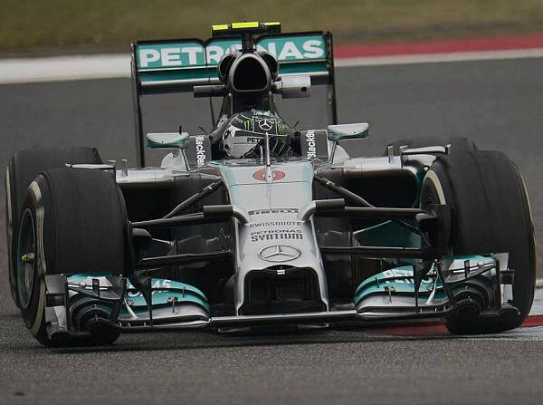 Foto zur News: Hamilton fährt Bestzeit, Rosberg lauert